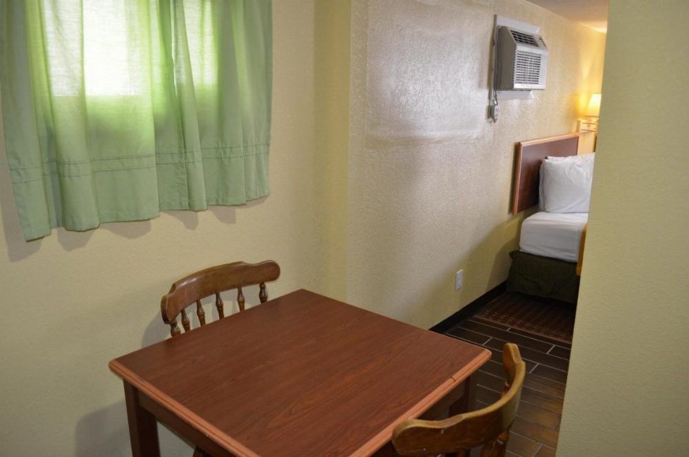 Room image 5