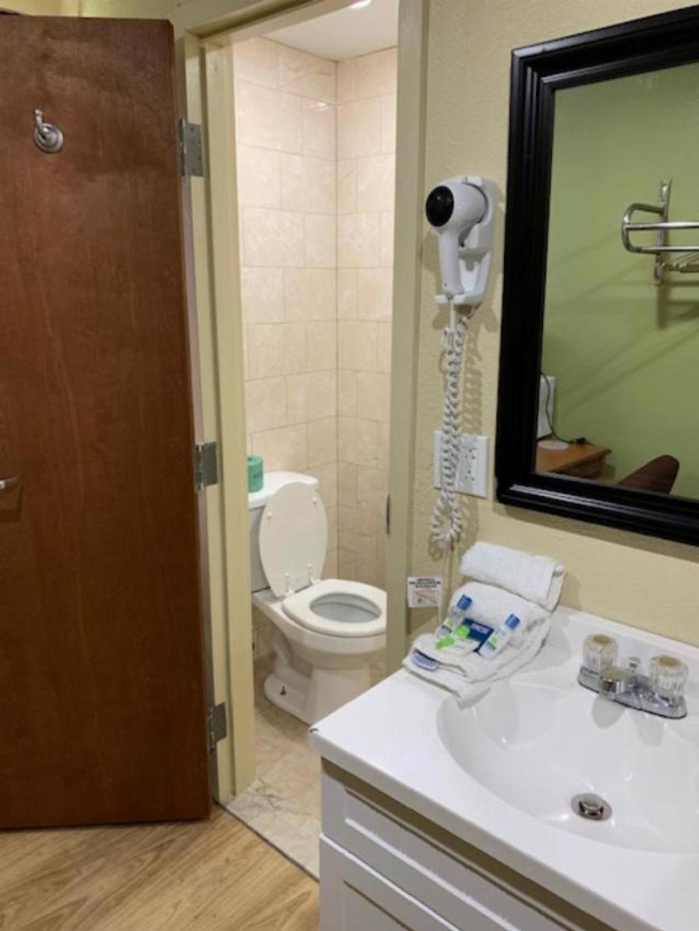 Room image 5