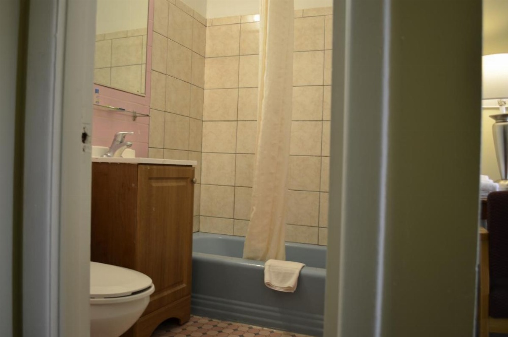 Room image 4